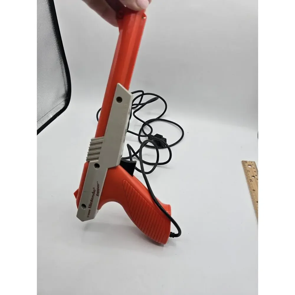 Original 1985 Nintendo NES Zapper Gun Authentic NES-005 OEM Orange Untested